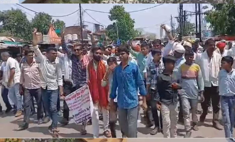 केंद्रीय कृषि मंत्री के गृह जिले में सड़क पर उतरे किसान,11 ग्रामों के किसानों ने निकाली पैदल रैली.